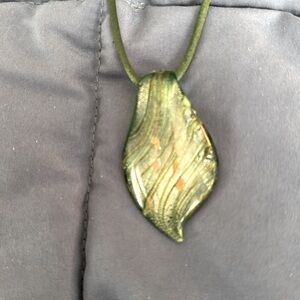 Glass pendant necklace with adjustable cord